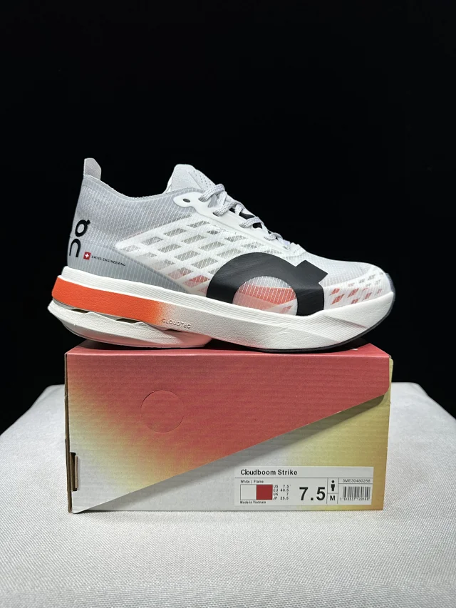 On Sneakers Cloudboom Strike product detail image 19