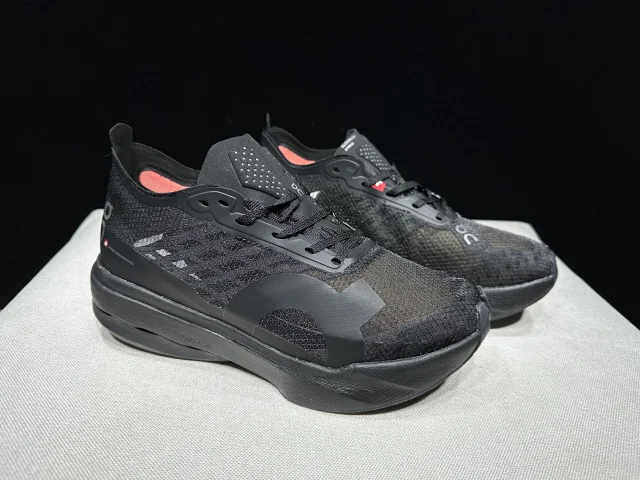 On Sneakers Cloudboom Strike product detail image 24