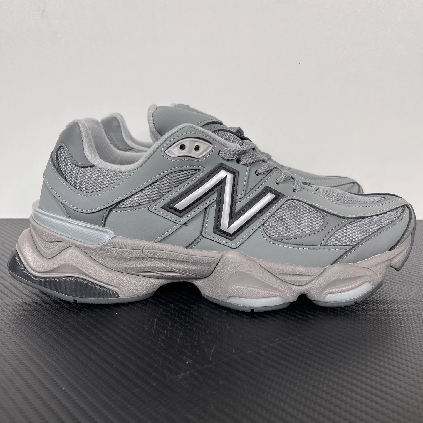NB 9060 Grey Style#: U9060ZGB