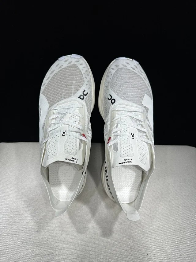 On Sneakers Cloudboom Strike product detail image 34