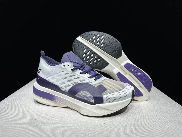 On Sneakers Cloudboom Strike product detail image 79
