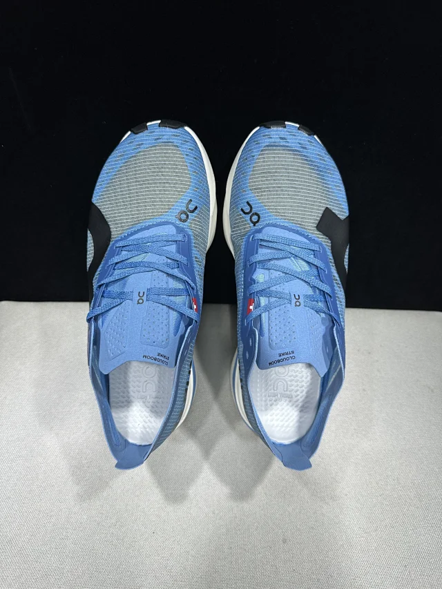 On Sneakers Cloudboom Strike product detail image 70