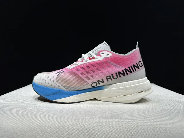 On Sneakers Cloudboom Strike product detail image 92