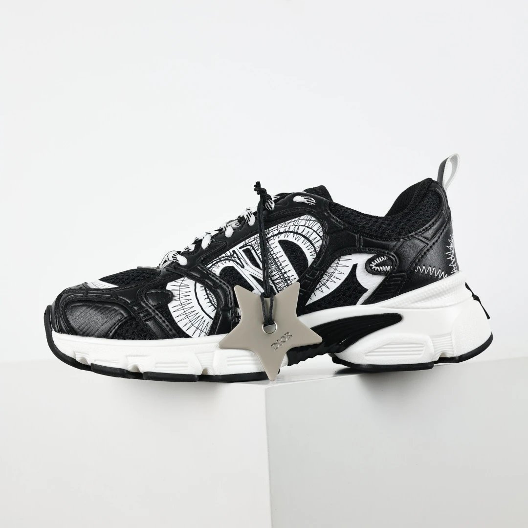 Dior Sneakers Chrono Low Sneaker — Dior Chrono Low Sneaker Black
