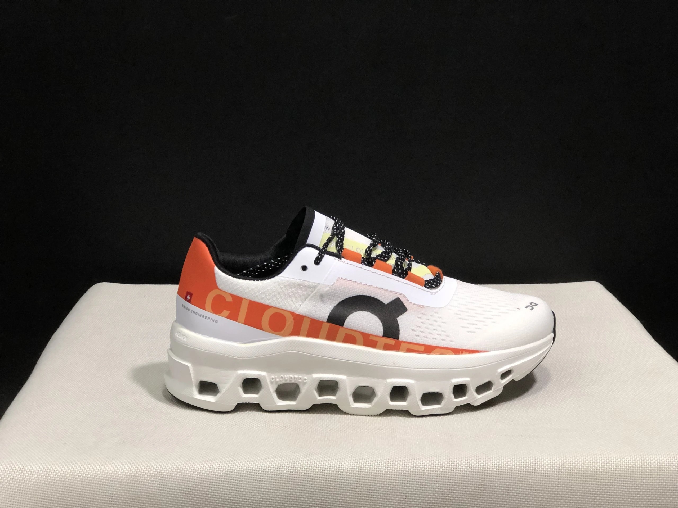 On Sneakers Cloudmonster — ON Monster White Orange 40.99706
