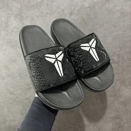 thumbnail for LW B品 版本科比拖鞋