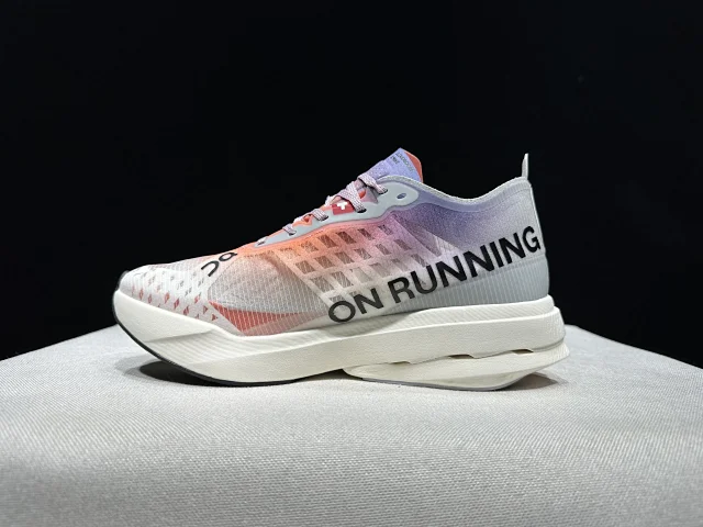 On Sneakers Cloudboom Strike product detail image 2