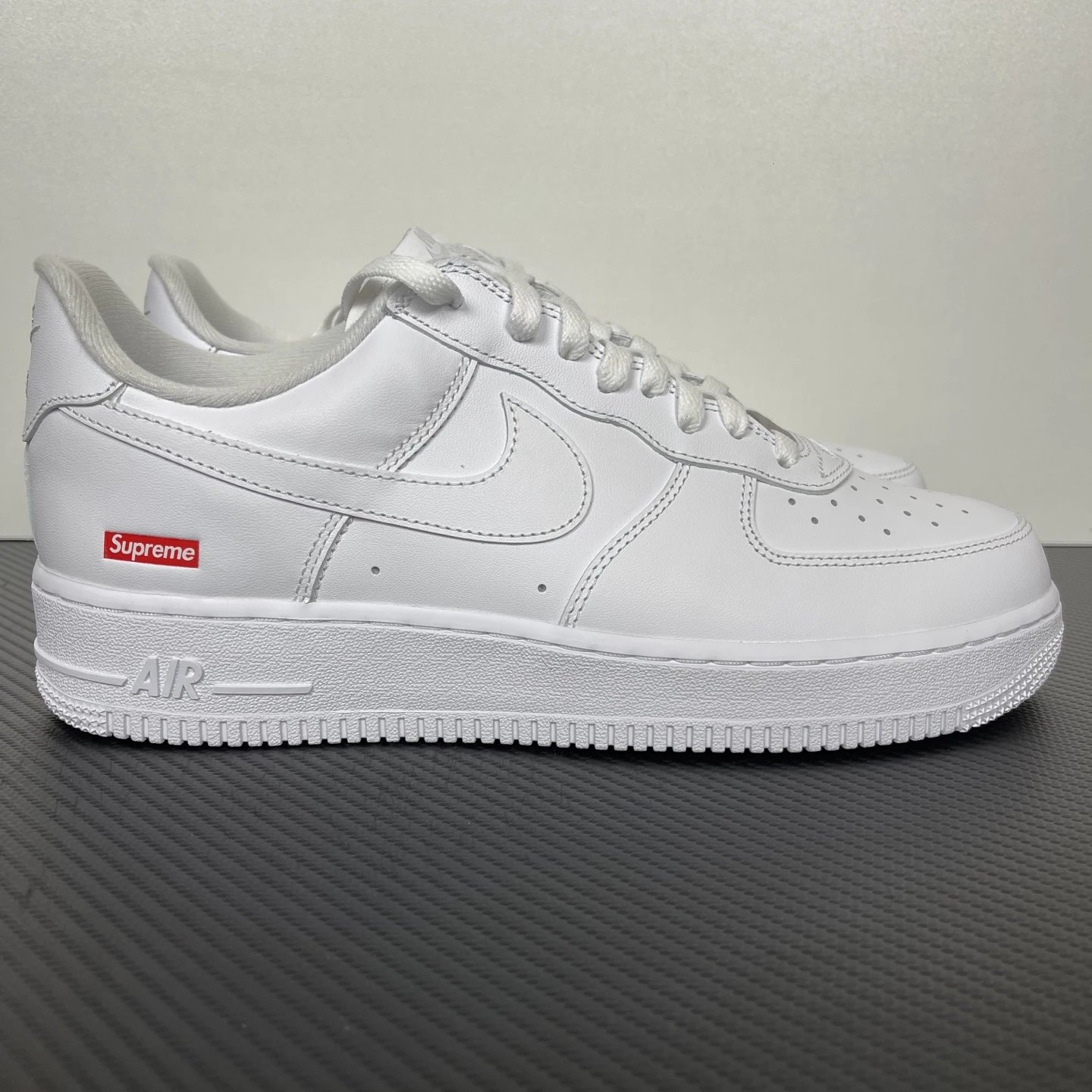 Supreme White（CU9225-100）