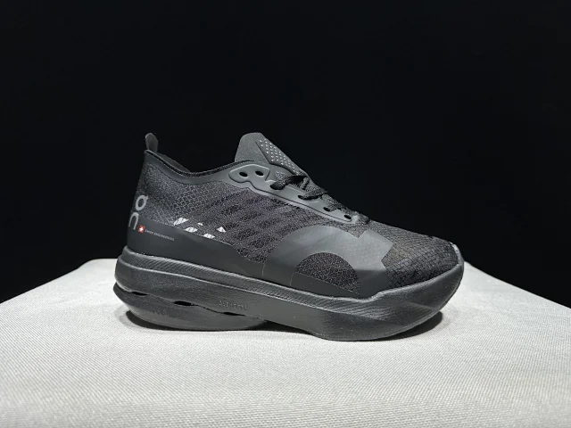 On Sneakers Cloudboom Strike product detail image 23