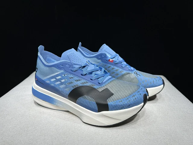 On Sneakers Cloudboom Strike product detail image 68