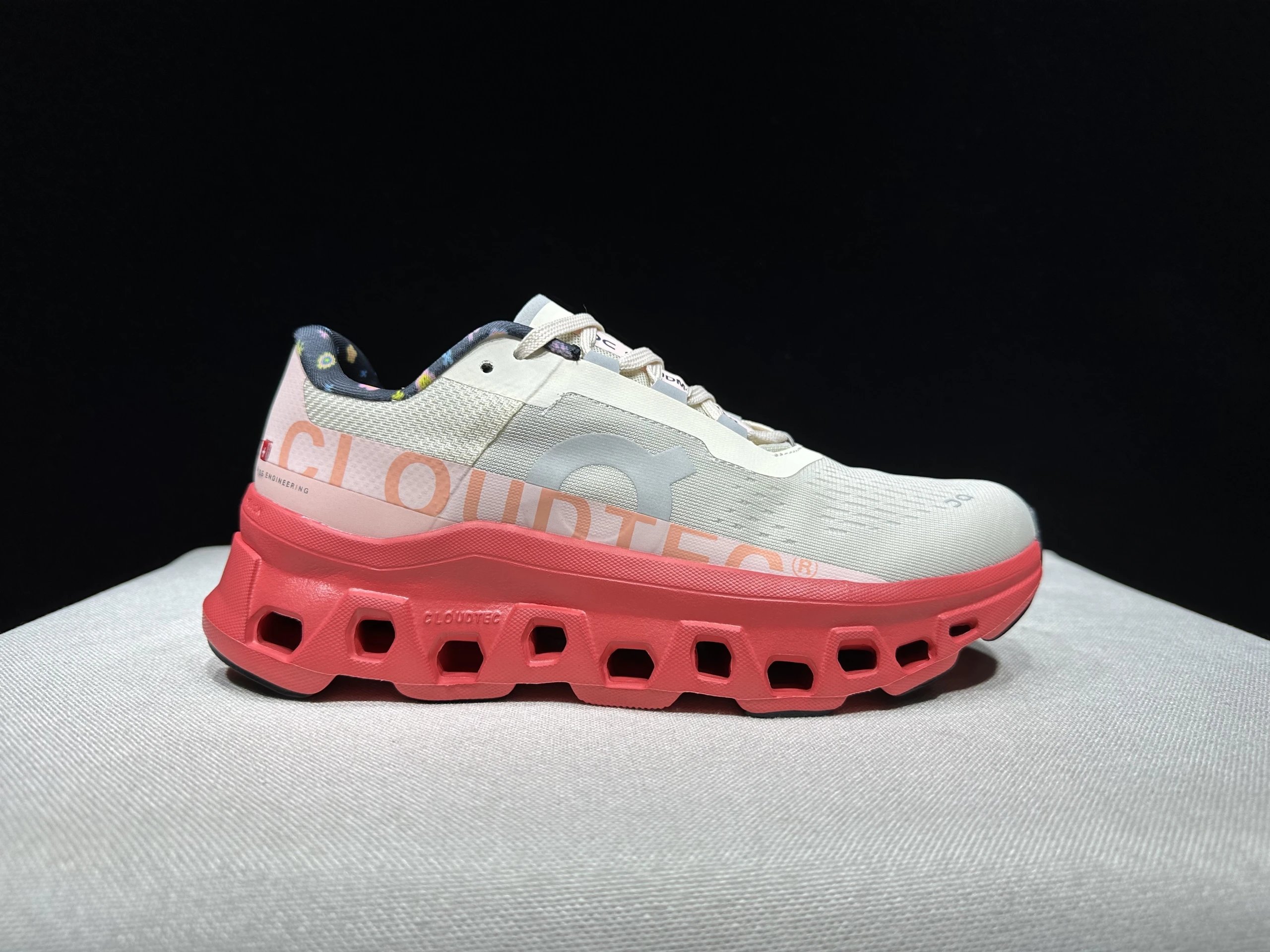On Sneakers Cloudmonster — ON Monster Print White Orange 61.99021
