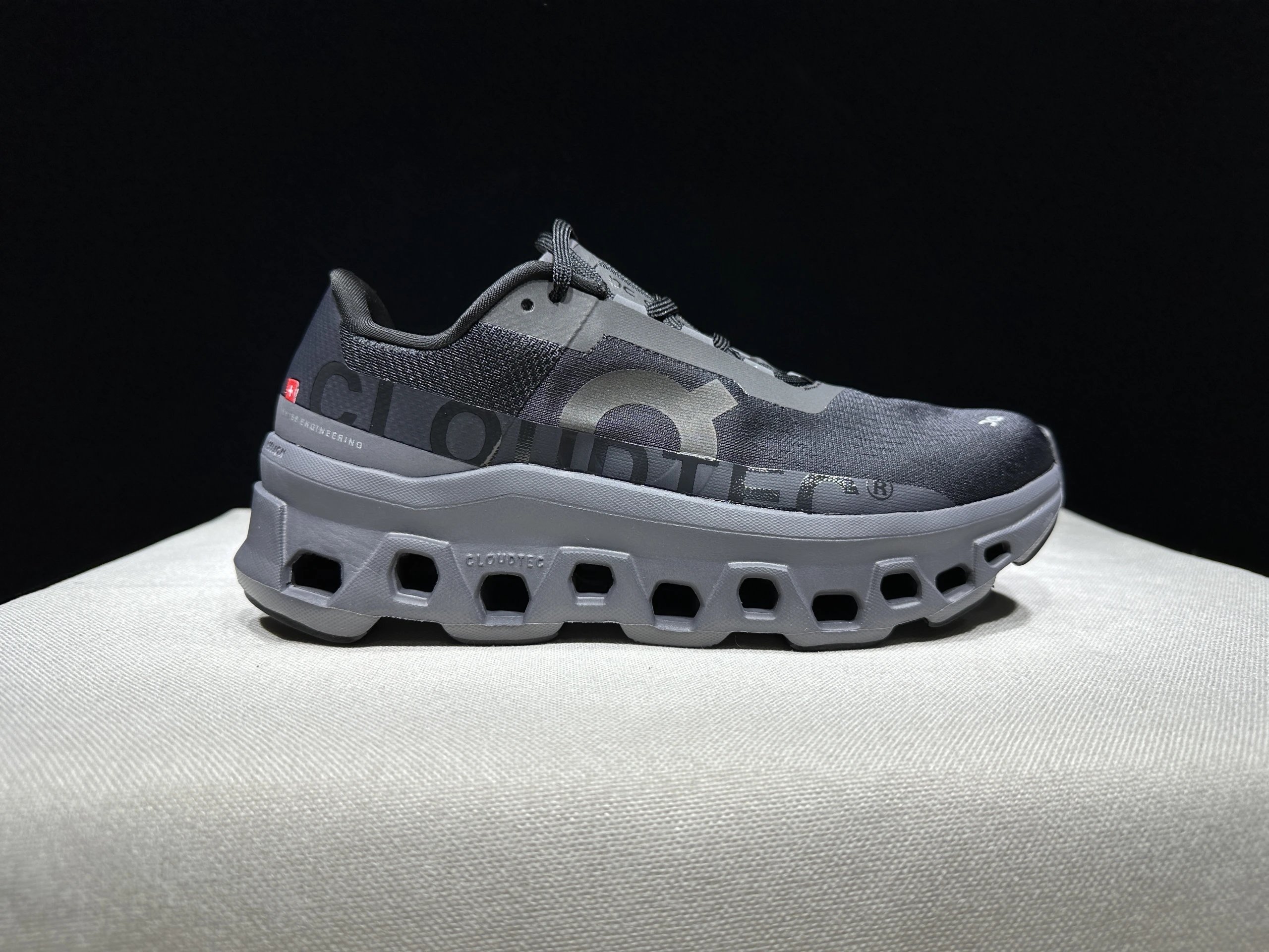 On Sneakers Cloudmonster — ON Monster Black and Gray 61.99024