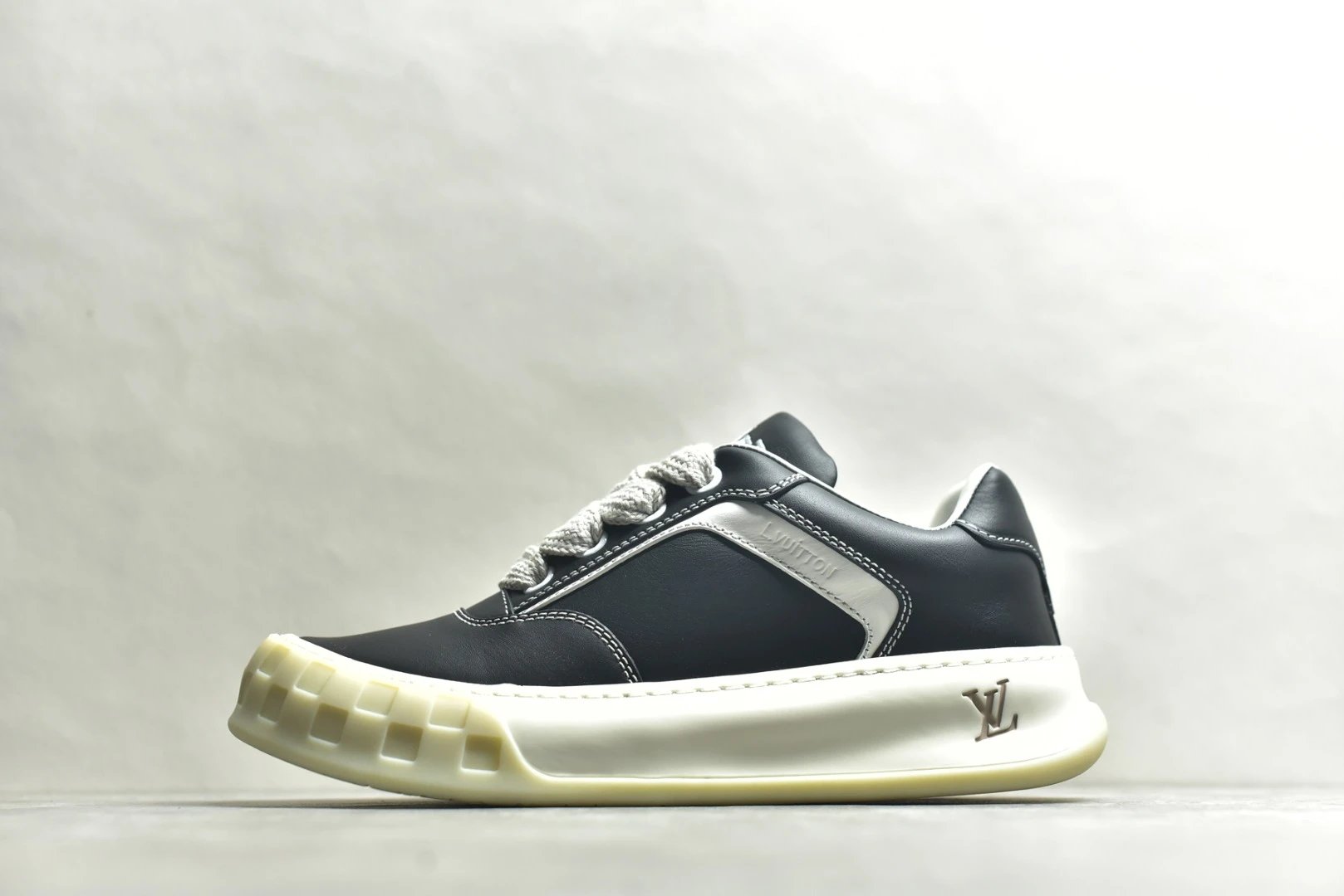Louis Vuitton Sneakers LV Skate Sneaker — Biscuit shoes black leather 1AJWDH