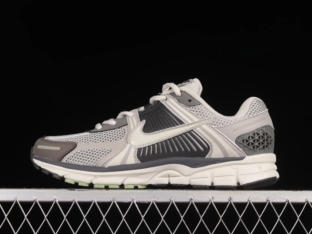 NK Vomero 5 Grey Black FB8825-001
