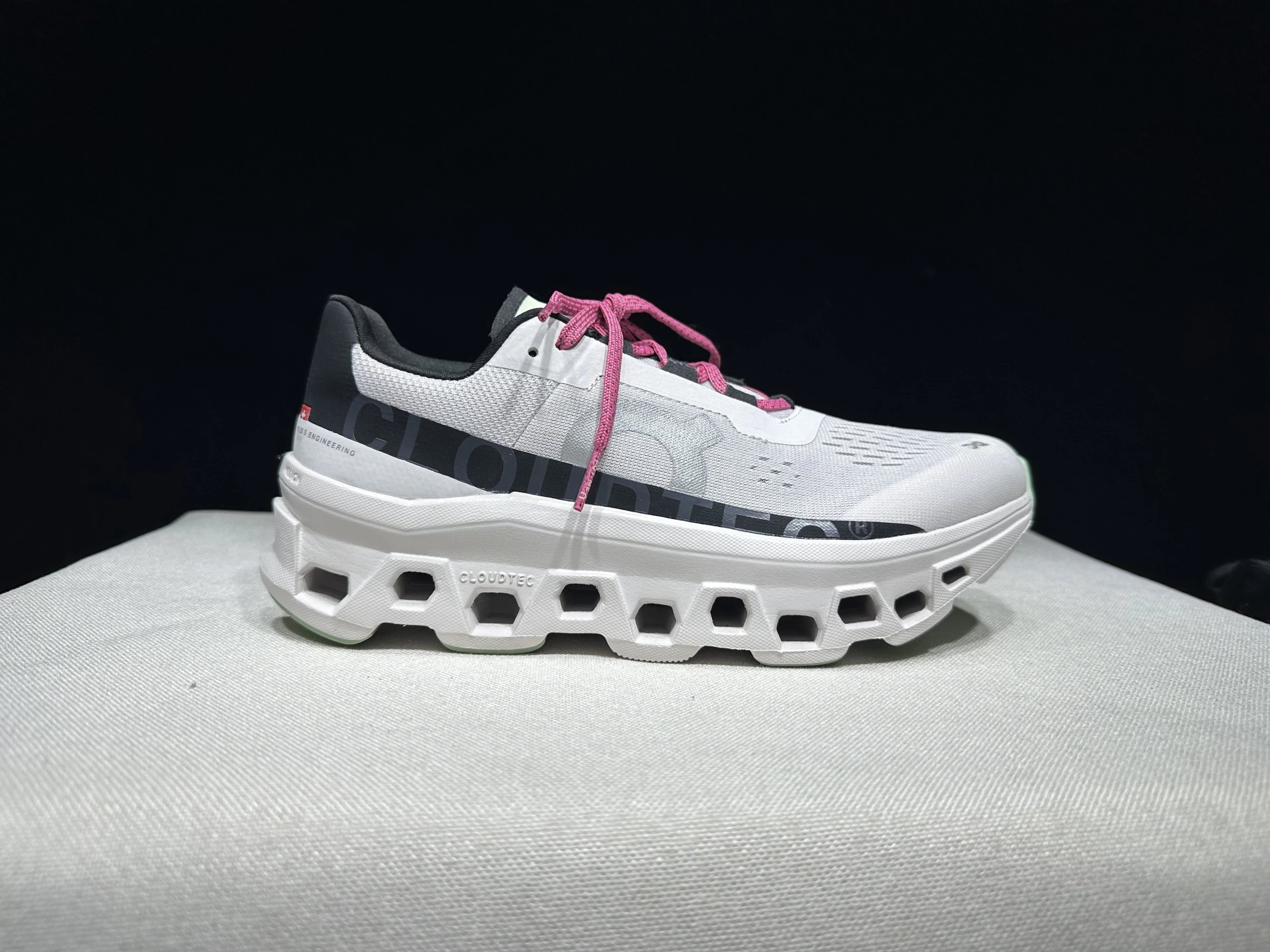 On Sneakers Cloudmonster — ON Monster Fog White Black 61.97728