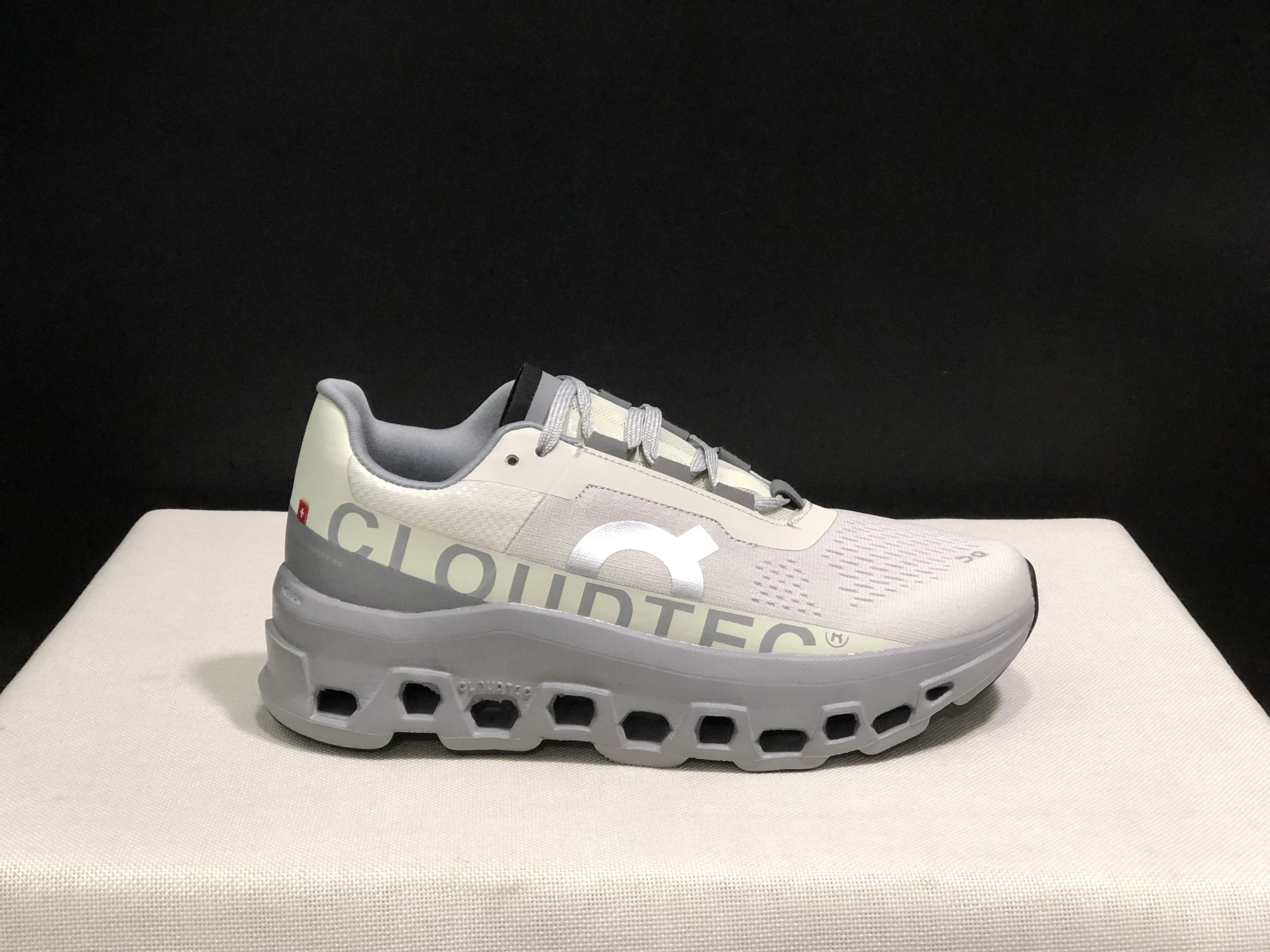 On Sneakers Cloudmonster — ON Monster Ice White Alloy Gray 61.97788