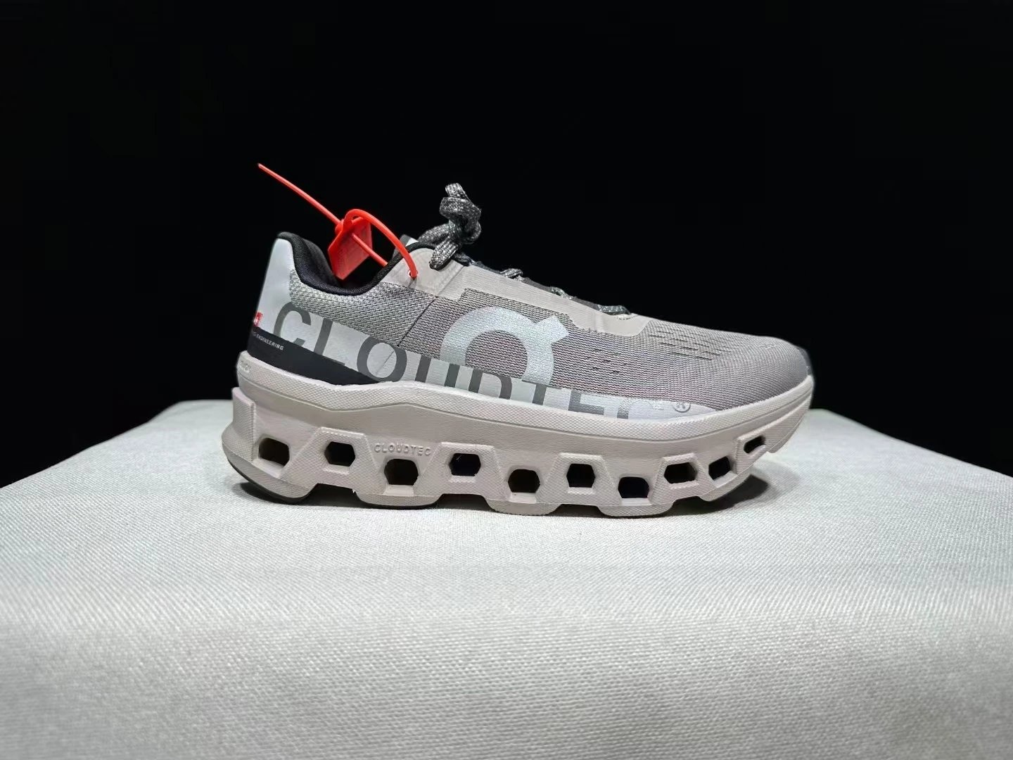 On Sneakers Cloudmonster — ON Monster Coal Ash 61.977.26