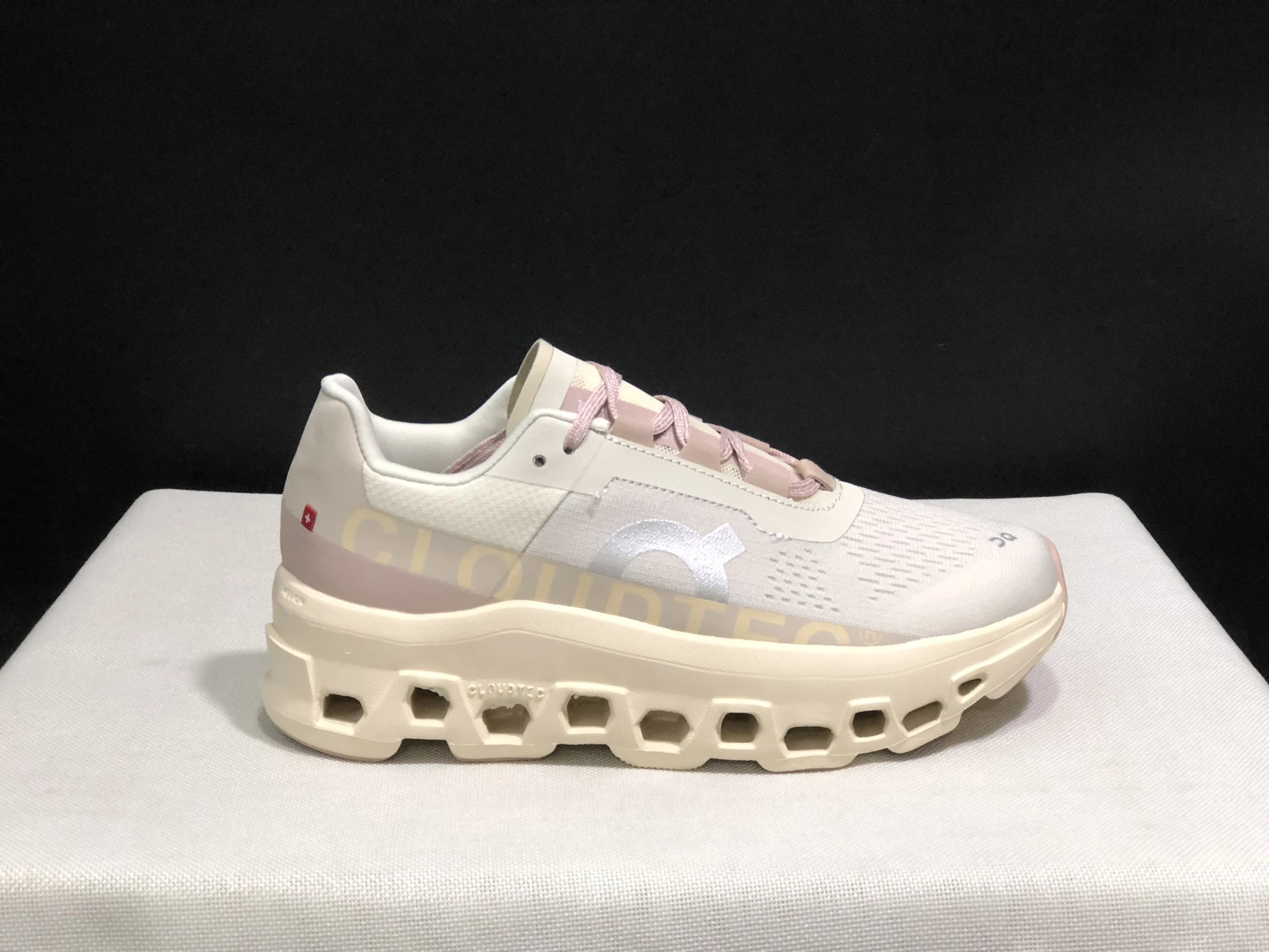 On Sneakers Cloudmonster — ON Monster Moon Gray 61.97785