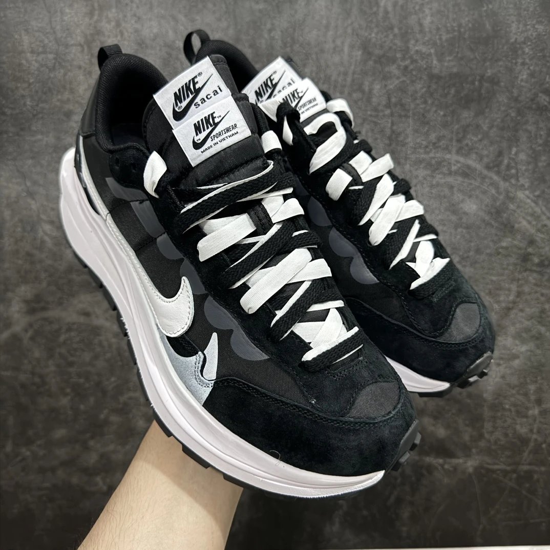 Nike Sneakers Sacai Collaboration Layered Double-Swoosh — Sacai 3.0 black and white cloth DD 1875-003
