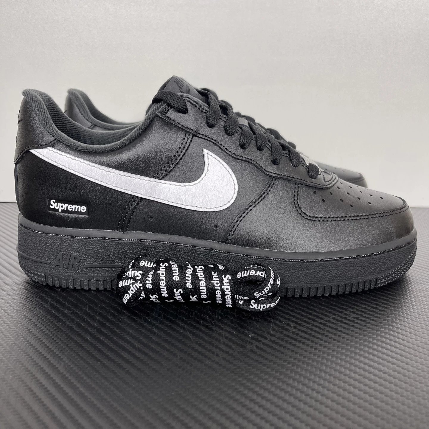 Supreme Black White（CU9225-002）