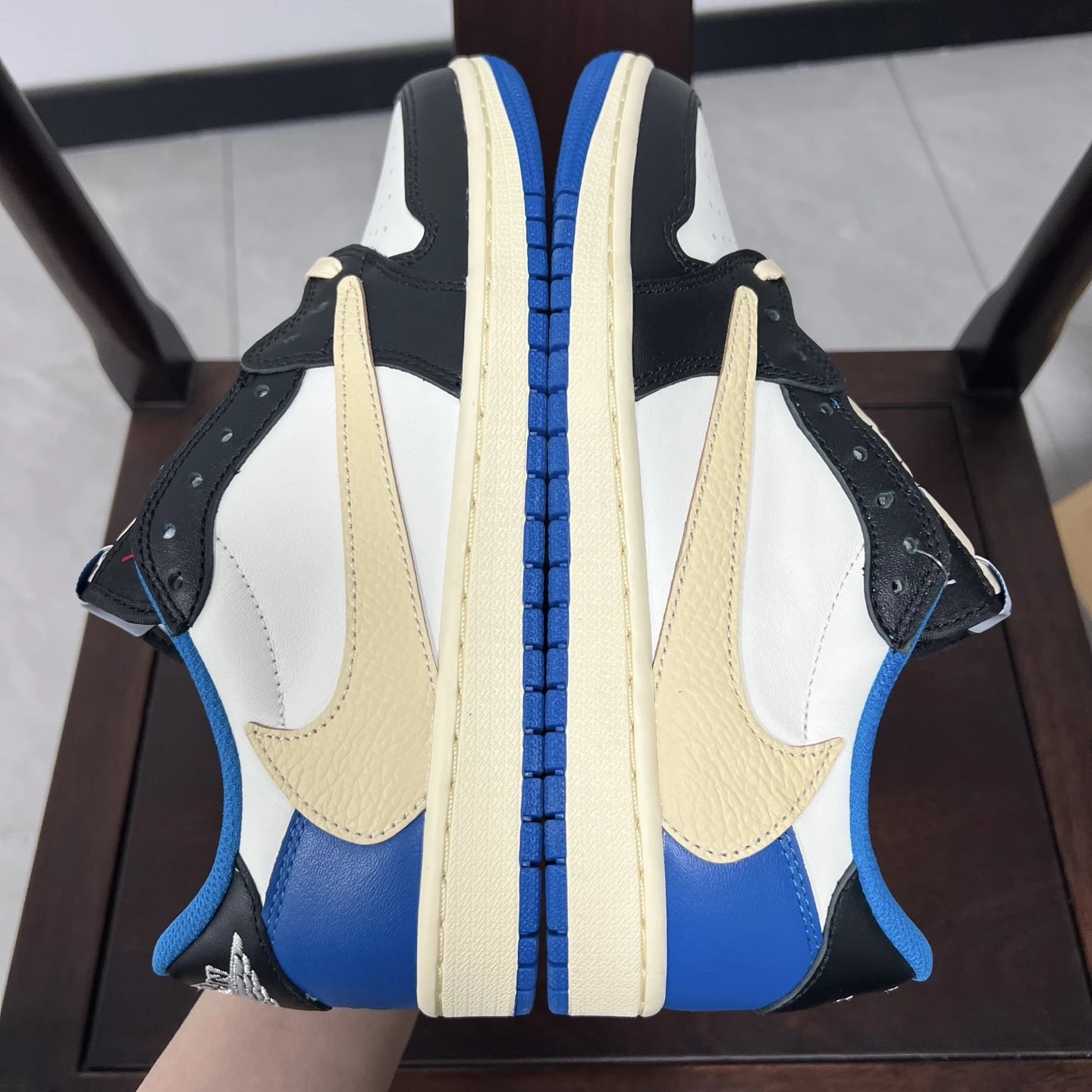 AJ1 Barbell Low Top Lightning DM7866-140