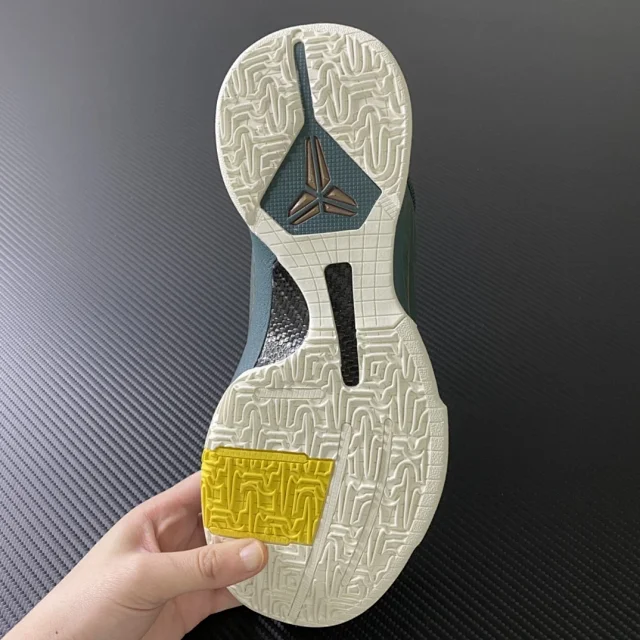 Nike Kobe basketball sneakers product detail image 78