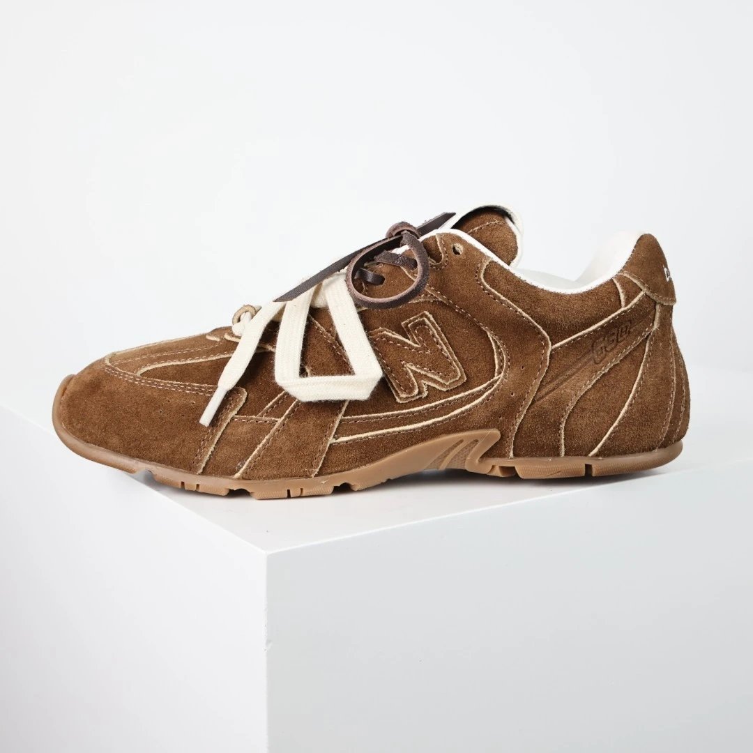 Miu Sneakers 530 Low-Top — Miu Miu 530 series dark brown