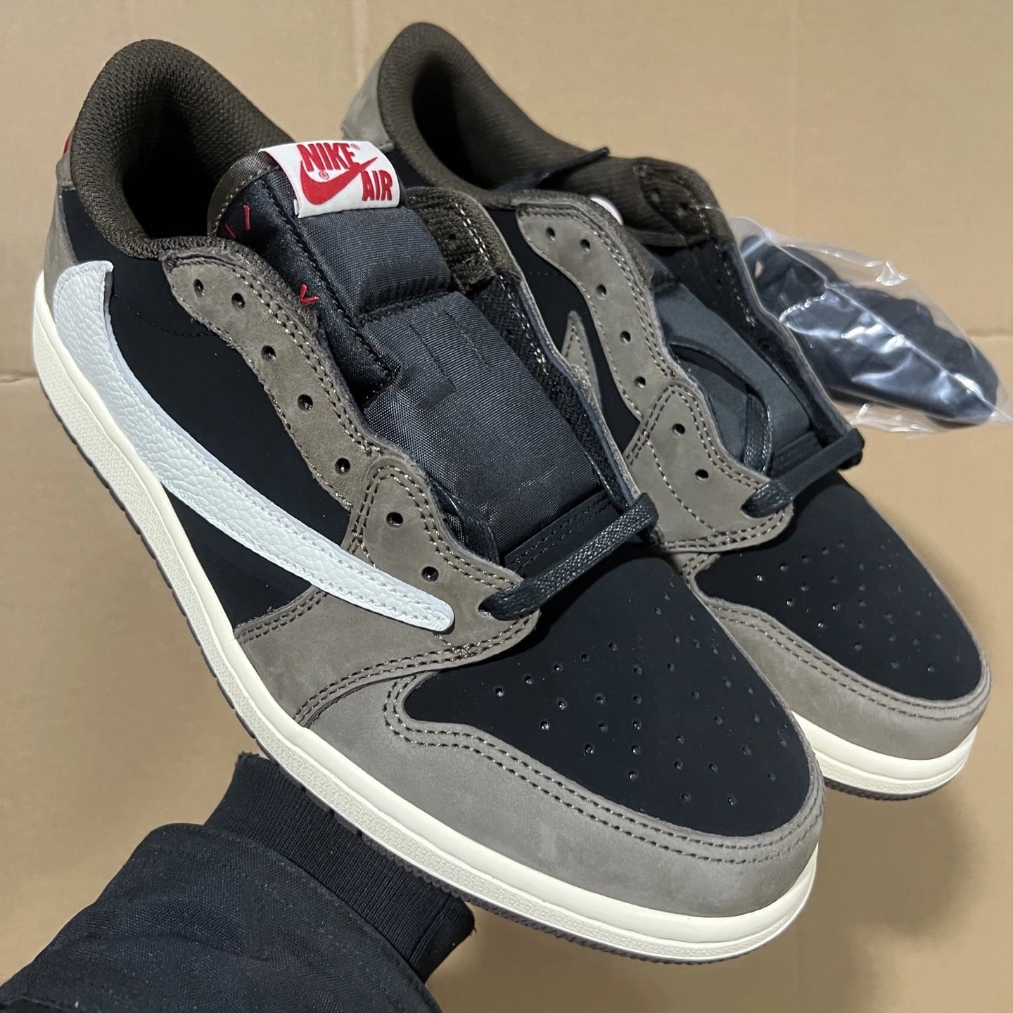 AJ1 Low-Top Dark Brown Reverse Swoosh CQ4277-001 SKU image