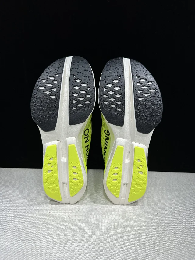 On Sneakers Cloudboom Strike product detail image 64