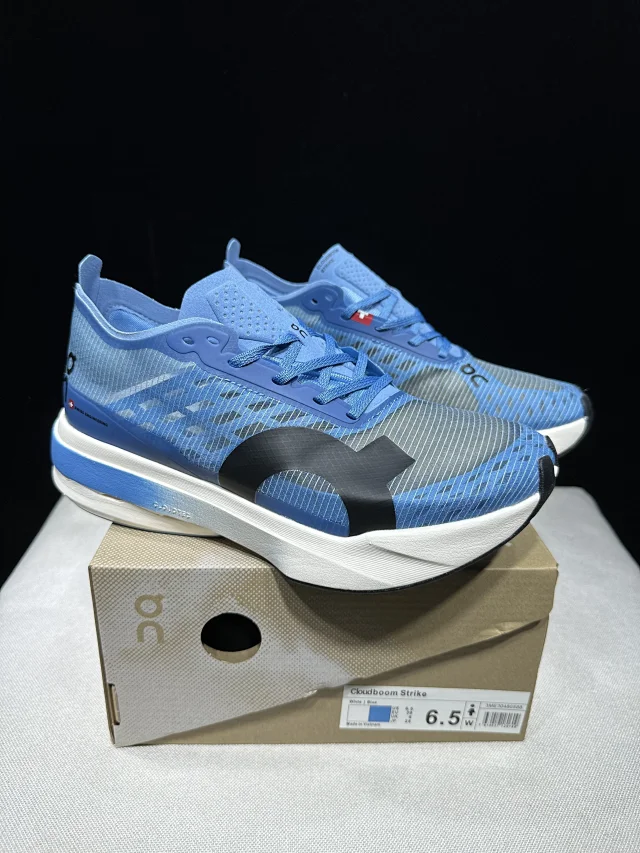 On Sneakers Cloudboom Strike product detail image 65