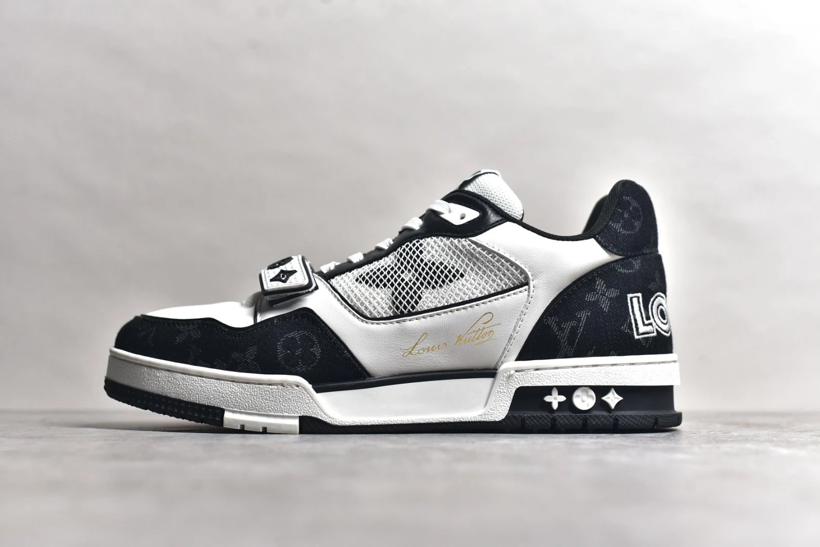 LV Black and White Velcro 1A9ZB0