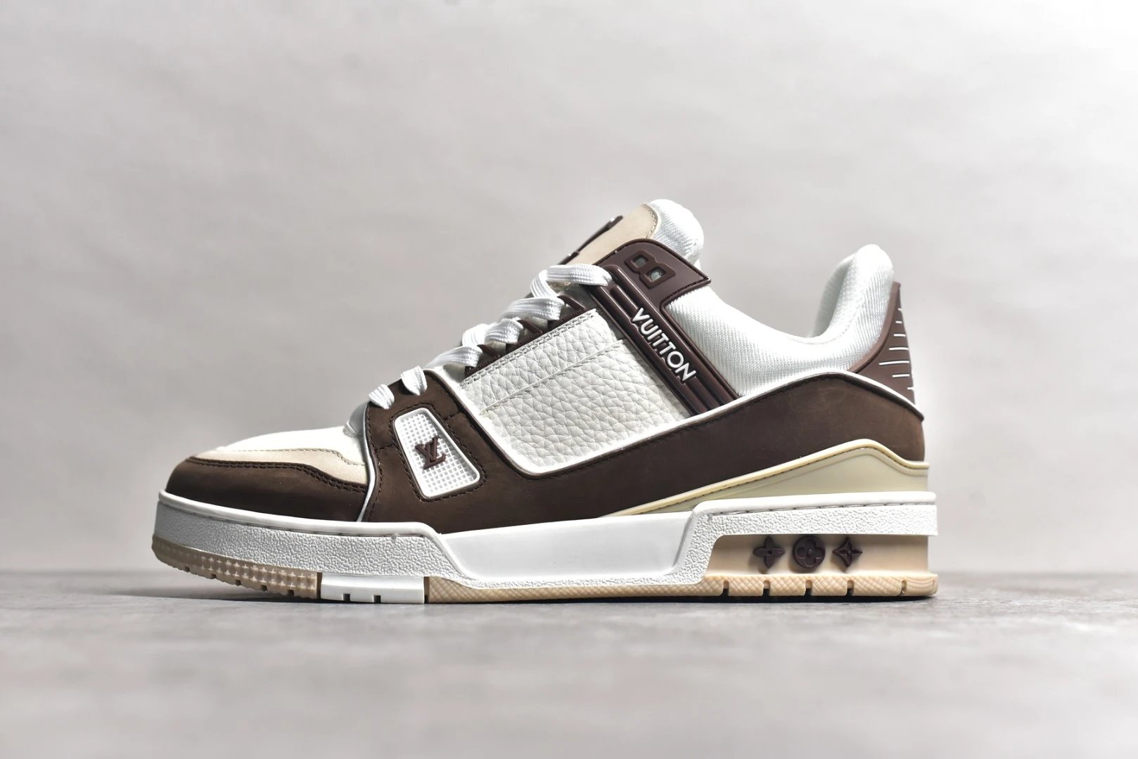 LV Mocha Mesh Logo 1ABLV8