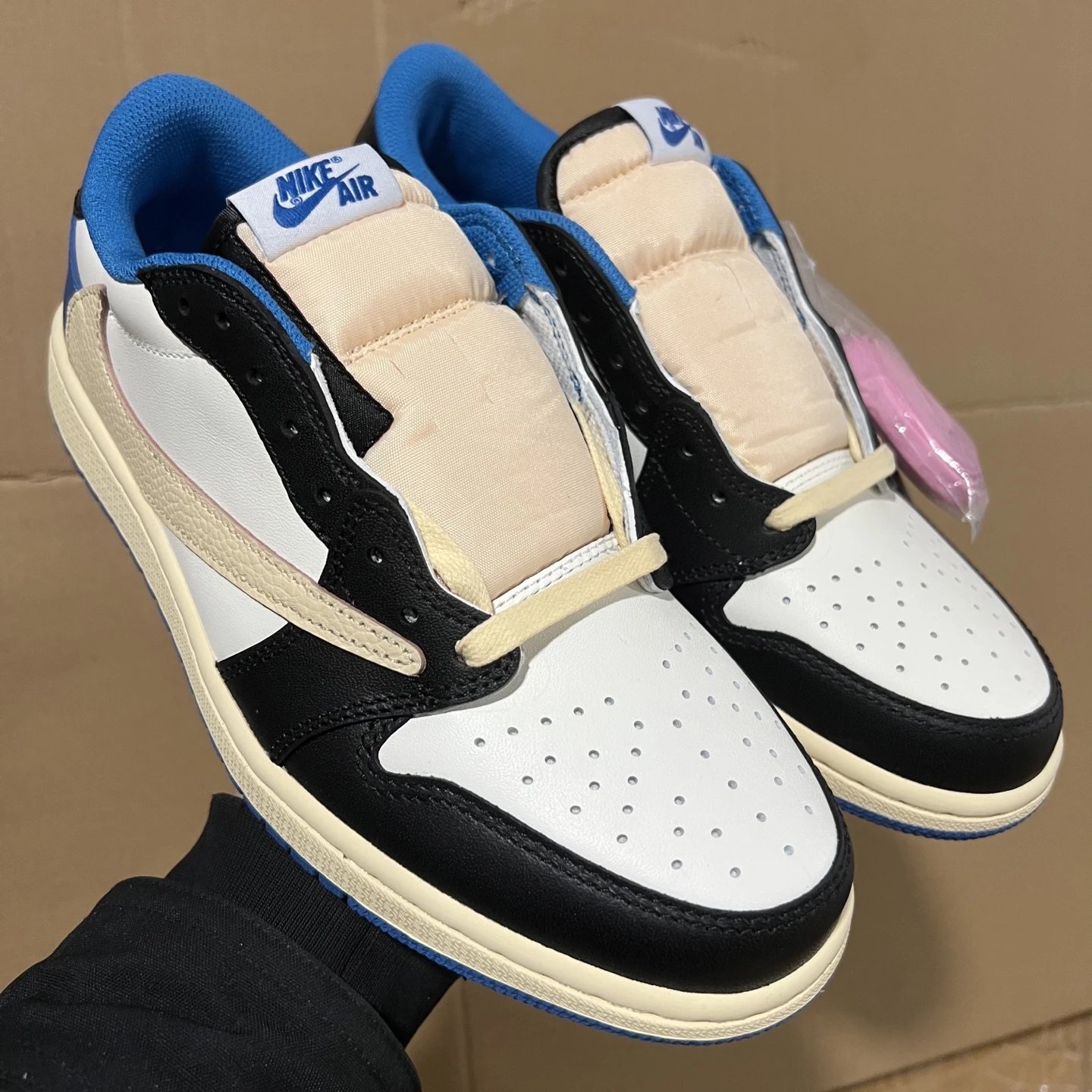 AJ1 Low-Top Lightning Reverse Swoosh DM7866-140 SKU image