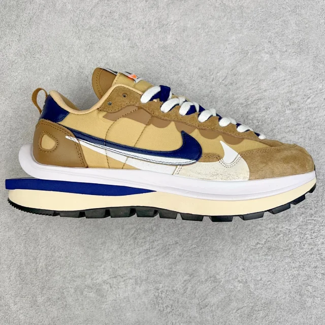 Nike Sneakers Sacai Collaboration Layered Double-Swoosh product detail image 28
