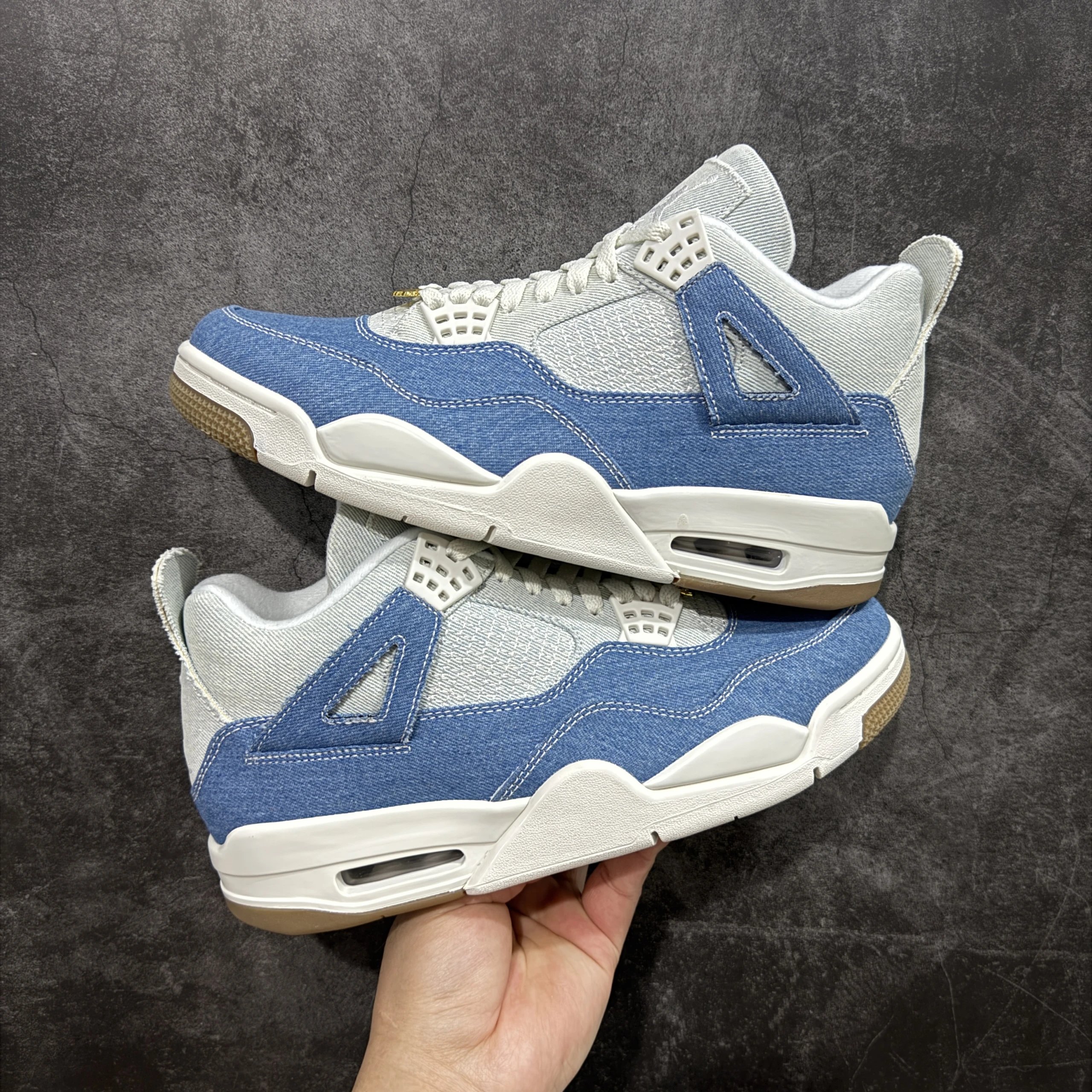 Jordan 4 Retro Levi's Denim AO2571-401