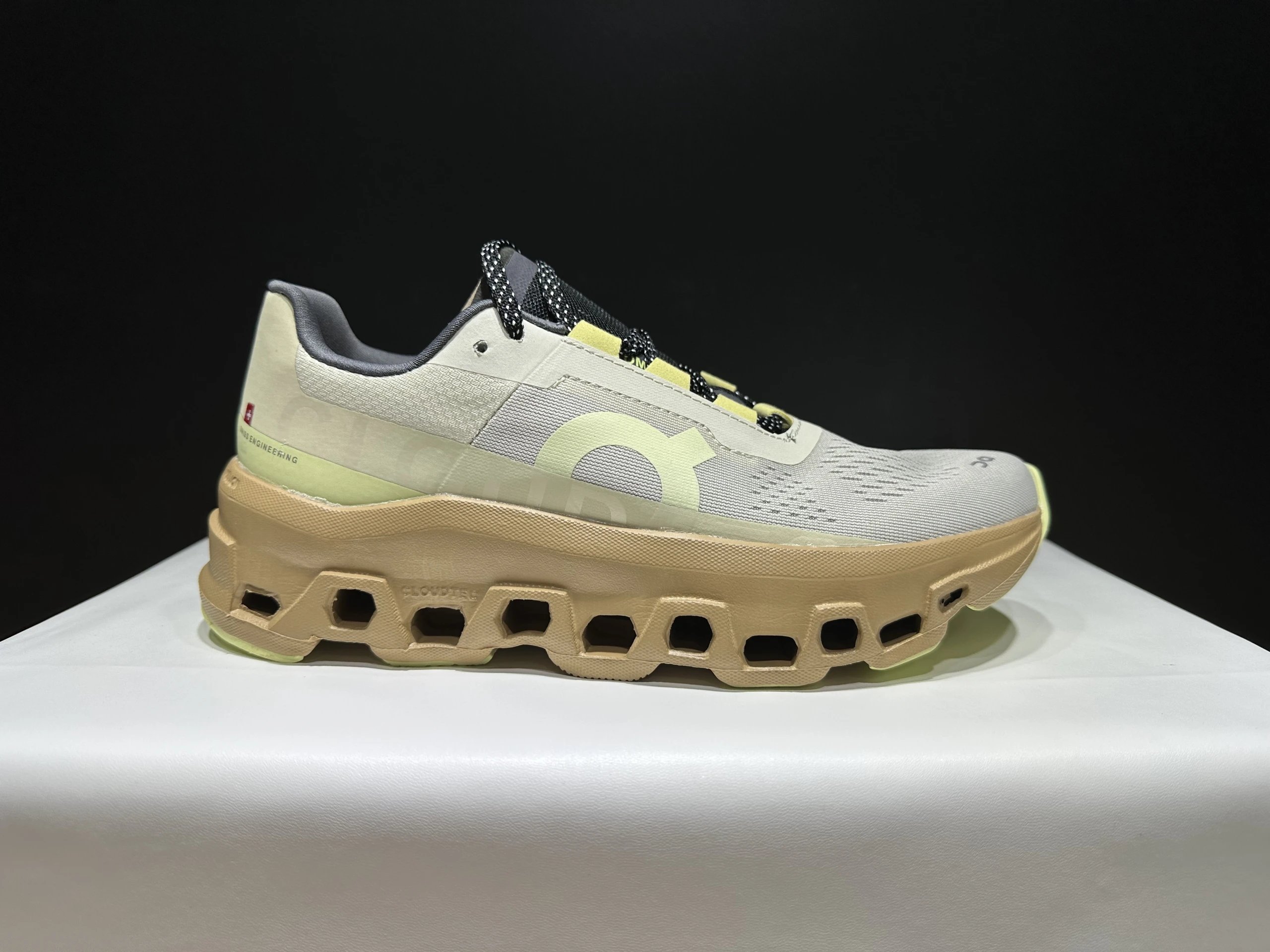 On Sneakers Cloudmonster — ON MONSTER Dune 40.99706