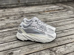 thumbnail for 双十一特价OWF版本700系列  八色 全码开仓 正常退换