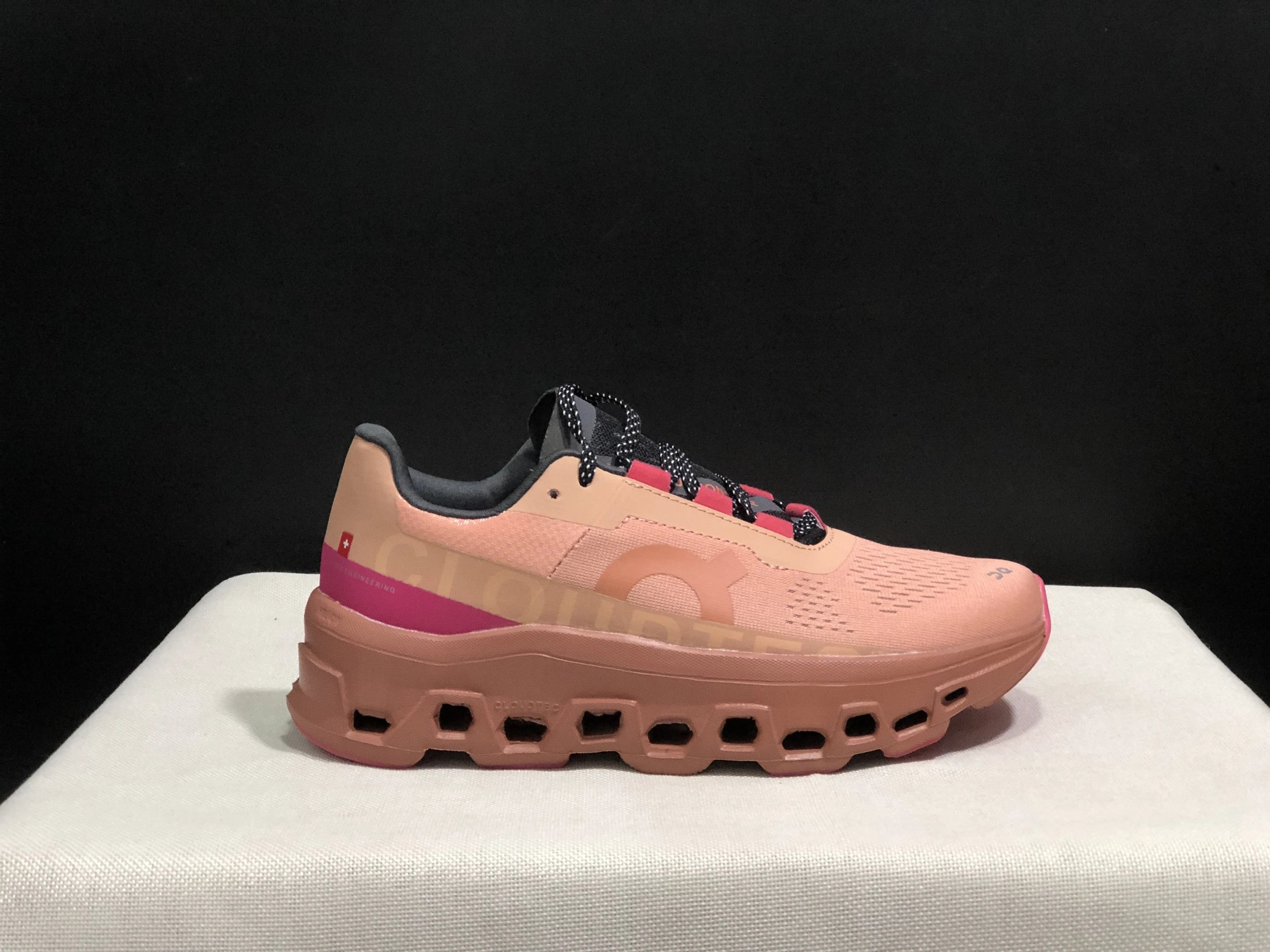 On Sneakers Cloudmonster — ON Monster Rose Powder 40.99706