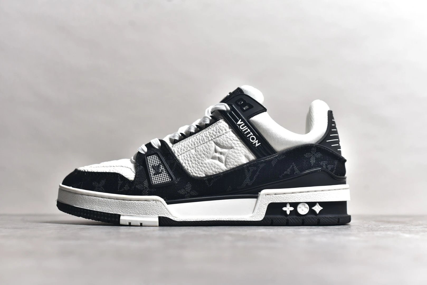 LV Black Cowboy 1A9JG9