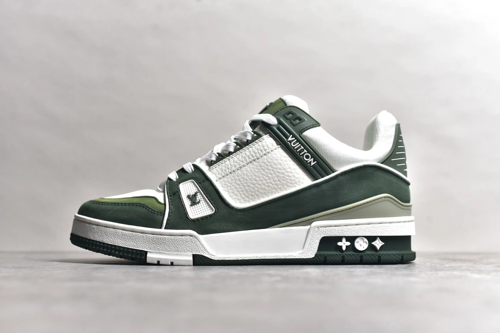 LV green and white mesh logo 1ABLVR