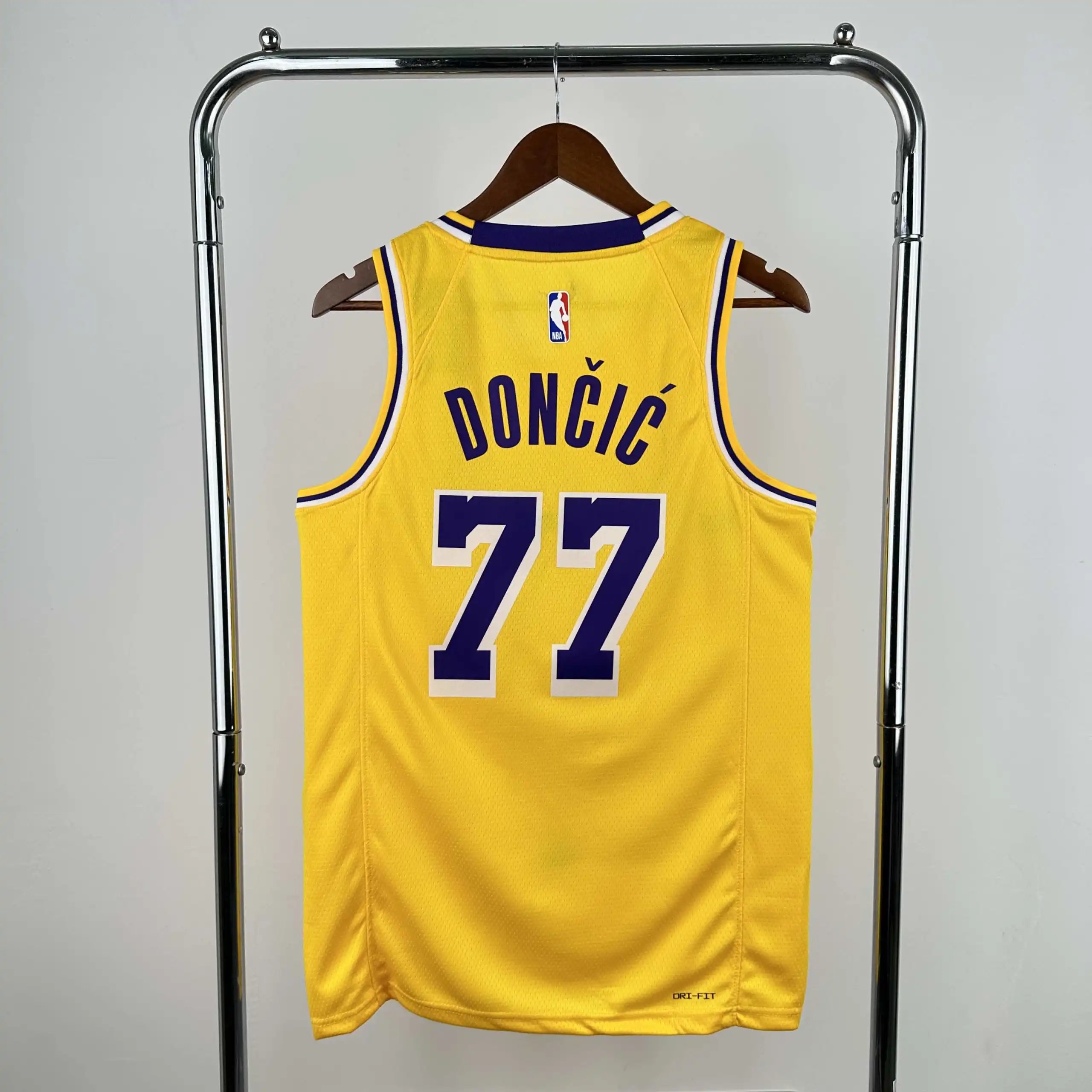 NBA L.A. Lakers 77# DONCIC C (Custom orders: please leave a note when placing your order, do not send private messages)