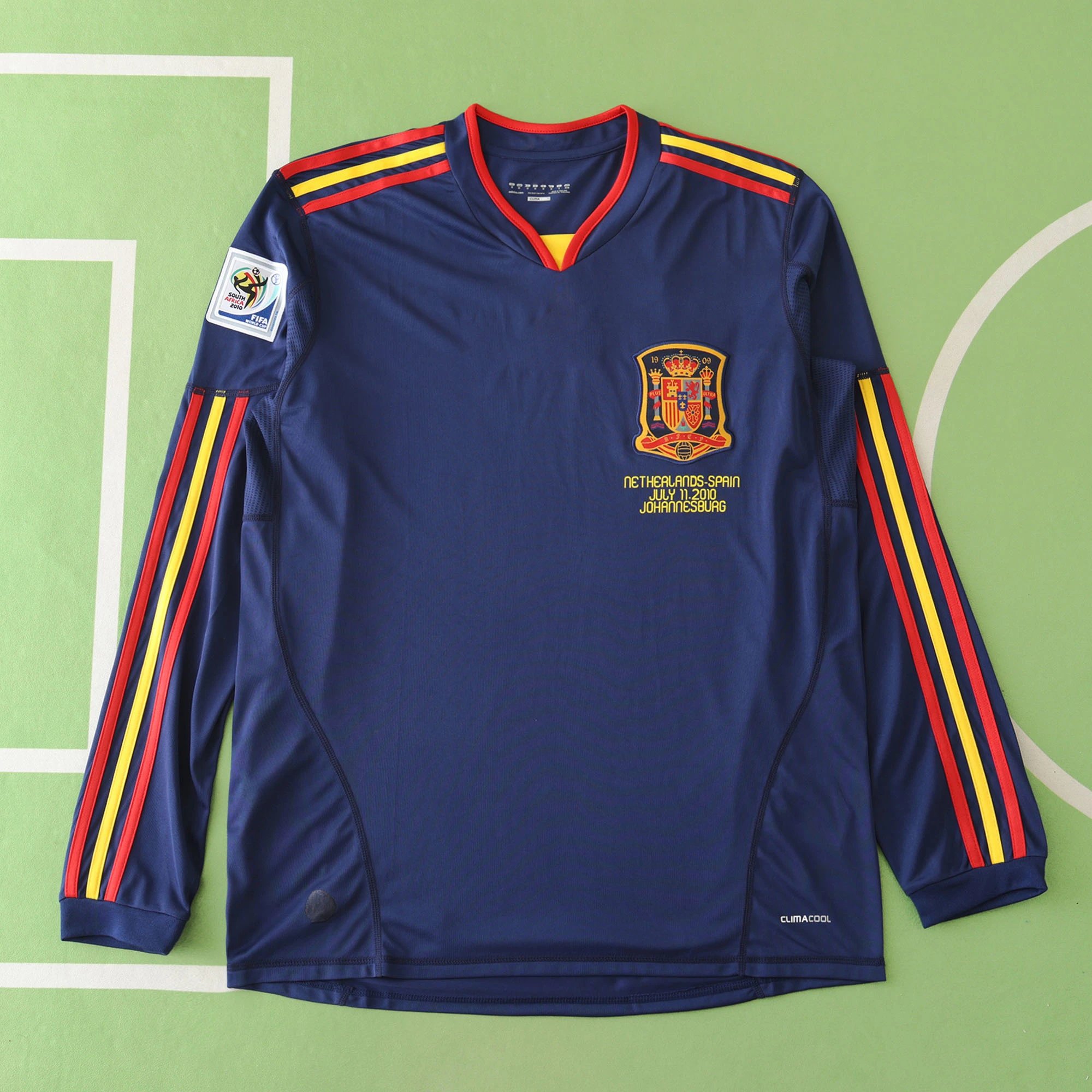 2010 Spain away blue long sleeved retro Thai version (please note when placing an order for customization, do not send private messages)