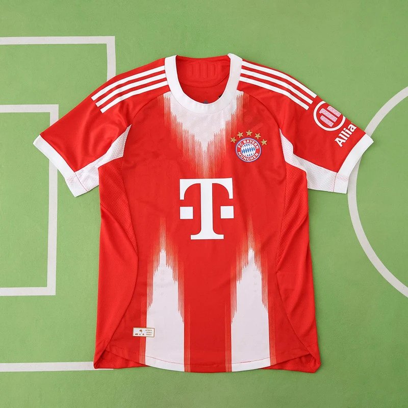 2526 Bayern Munich Home Player Version (Please note customization information when placing your order; sending messages does not count)