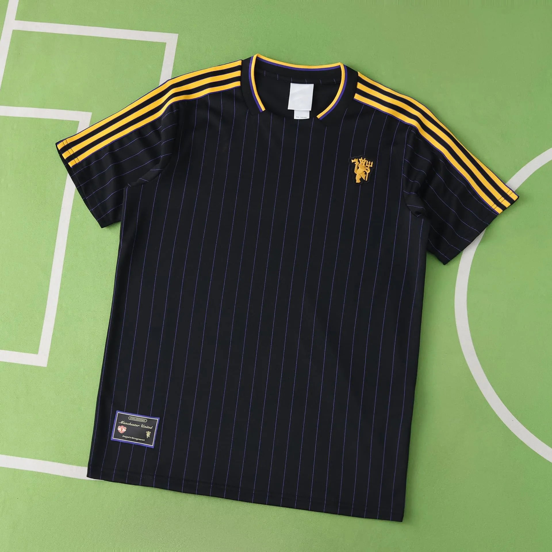 2526 Manchester United Black Retro T-Shirt (Please note customization details when placing your order; messages will not be accepted)