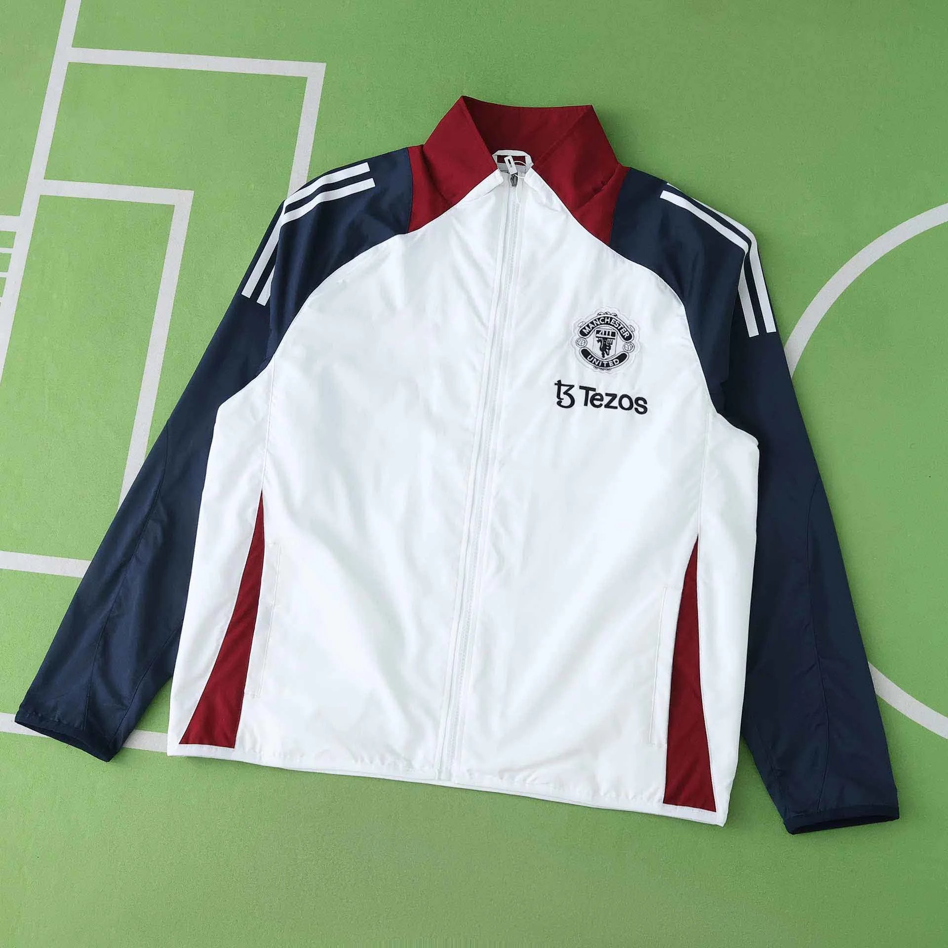 2526 Manchester United White and Red Embroidered Windbreaker (Please specify customization details in the order; messages will not be processed)