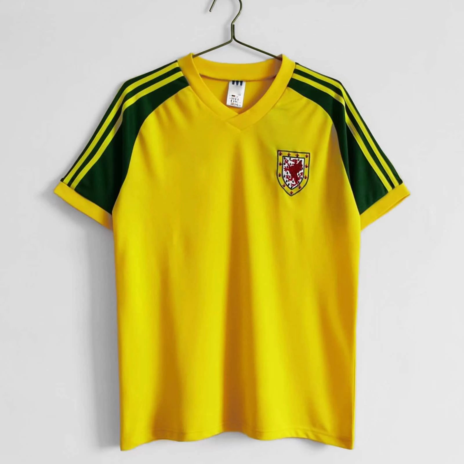 1982 Wales Away Thailand Version (For customization info, please leave a note when placing your order; messages will not be checked)