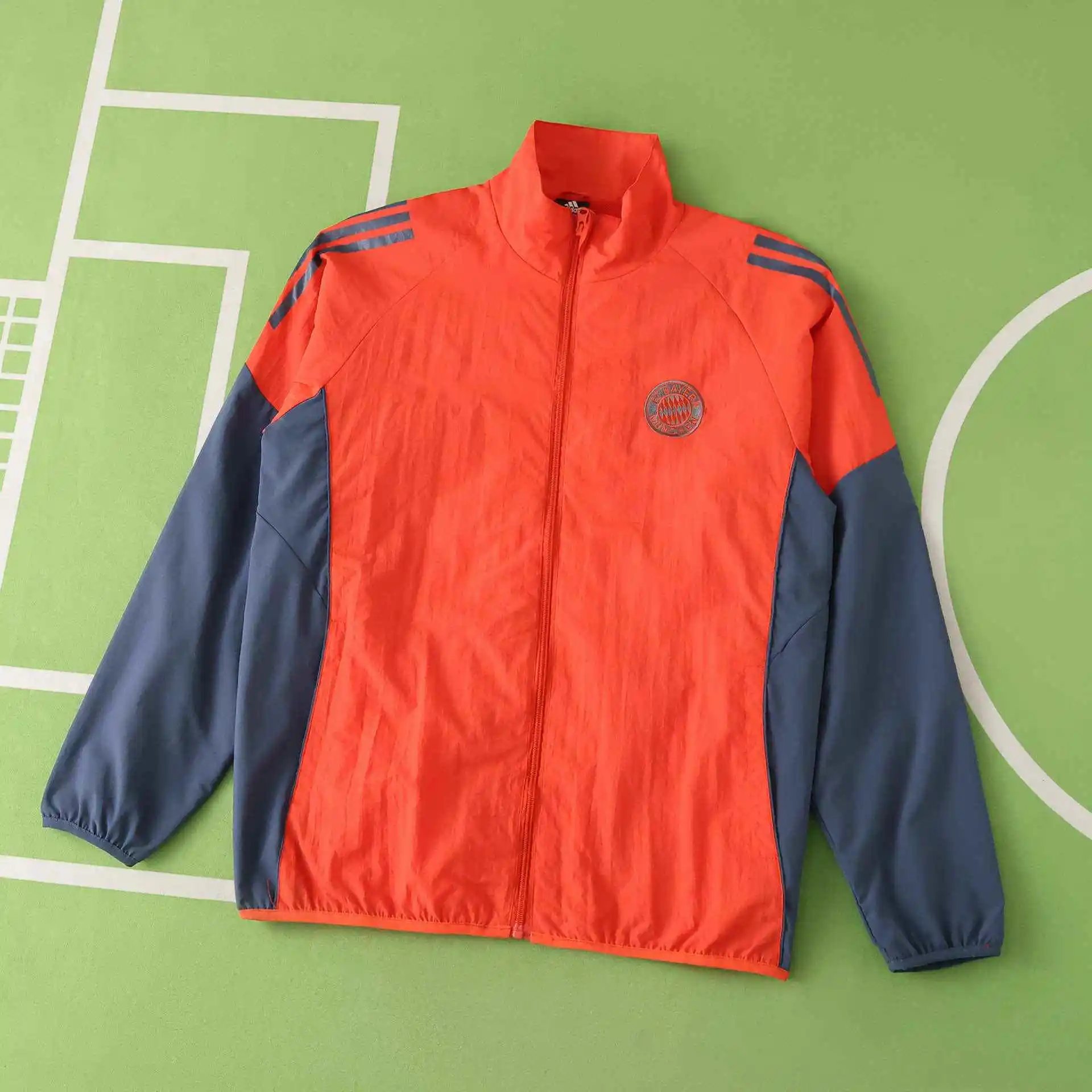 2526 Bayern Red Dark Blue Arm Windbreaker