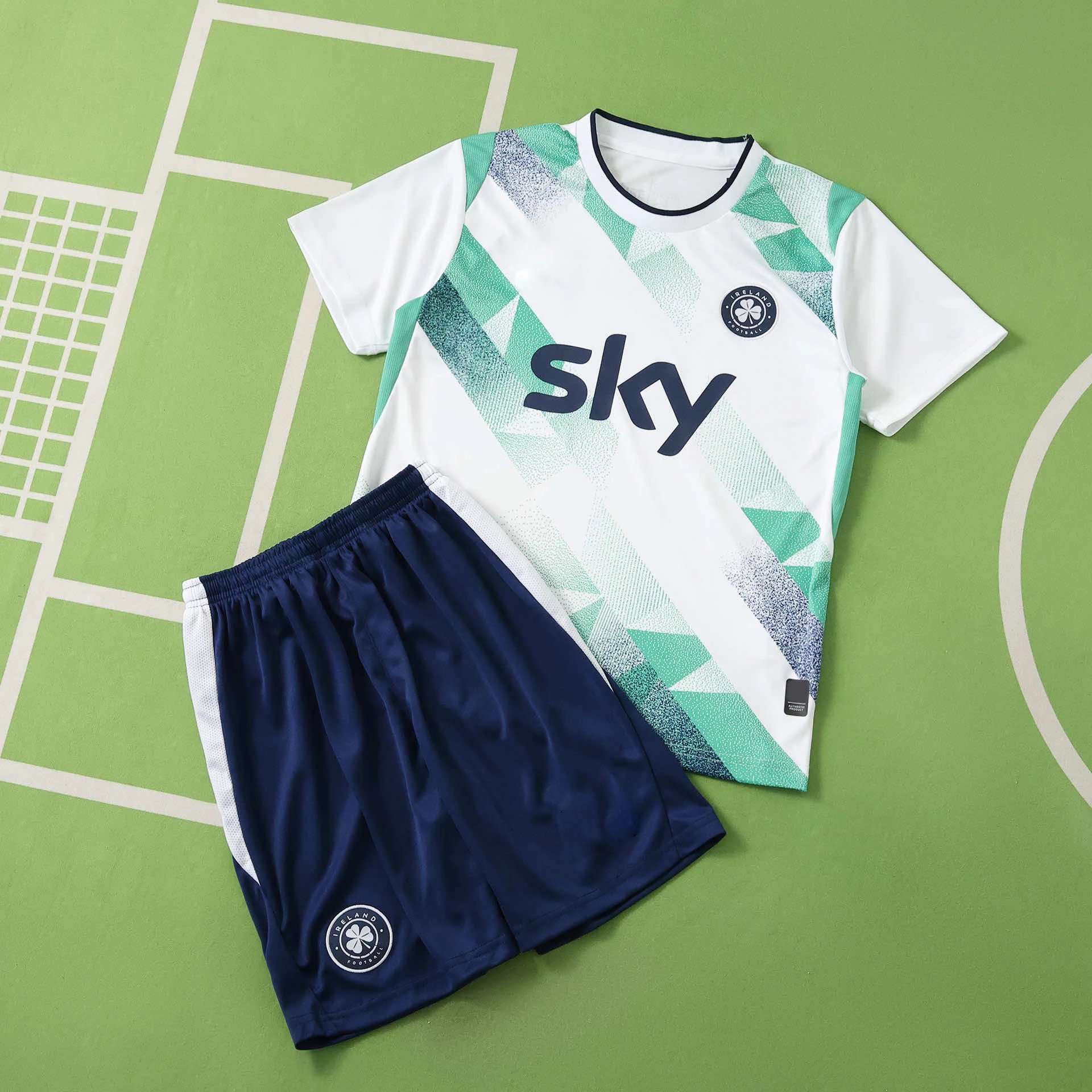 2627 Ireland Away Kids Kit (Please note customization info in your order; messages will not be accepted)
