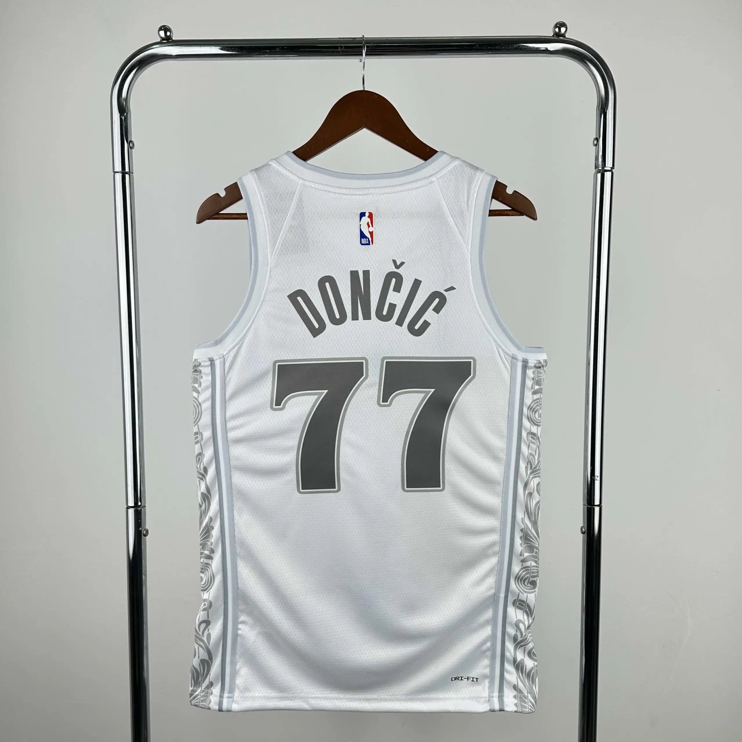NBA Dallas Mavericks 77# DONCIC (For customization, please leave a note when placing an order. Do not send private messages.)