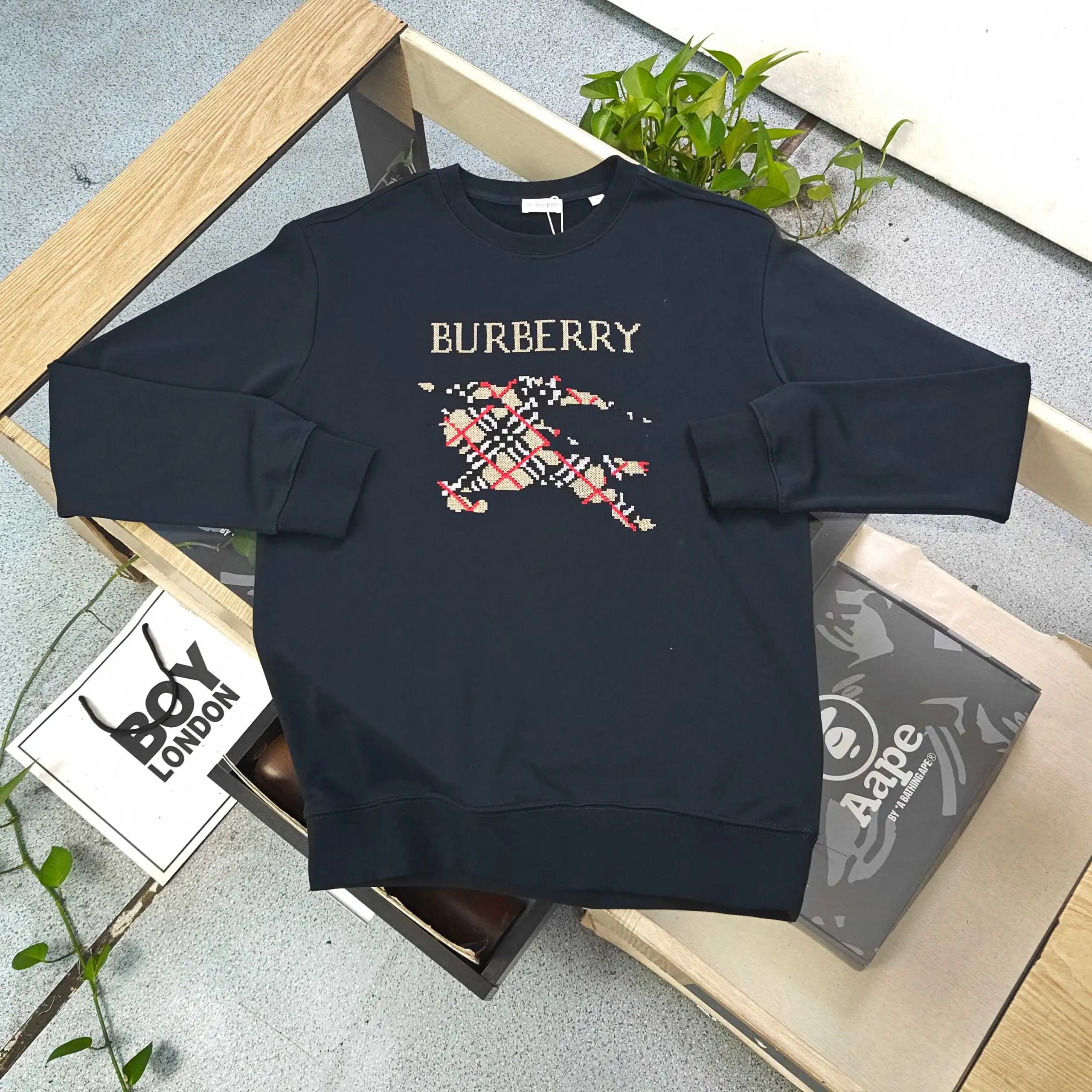 Burberry Hooded sweatshirts with logo patch or embroidered equestrian motif — 10-2